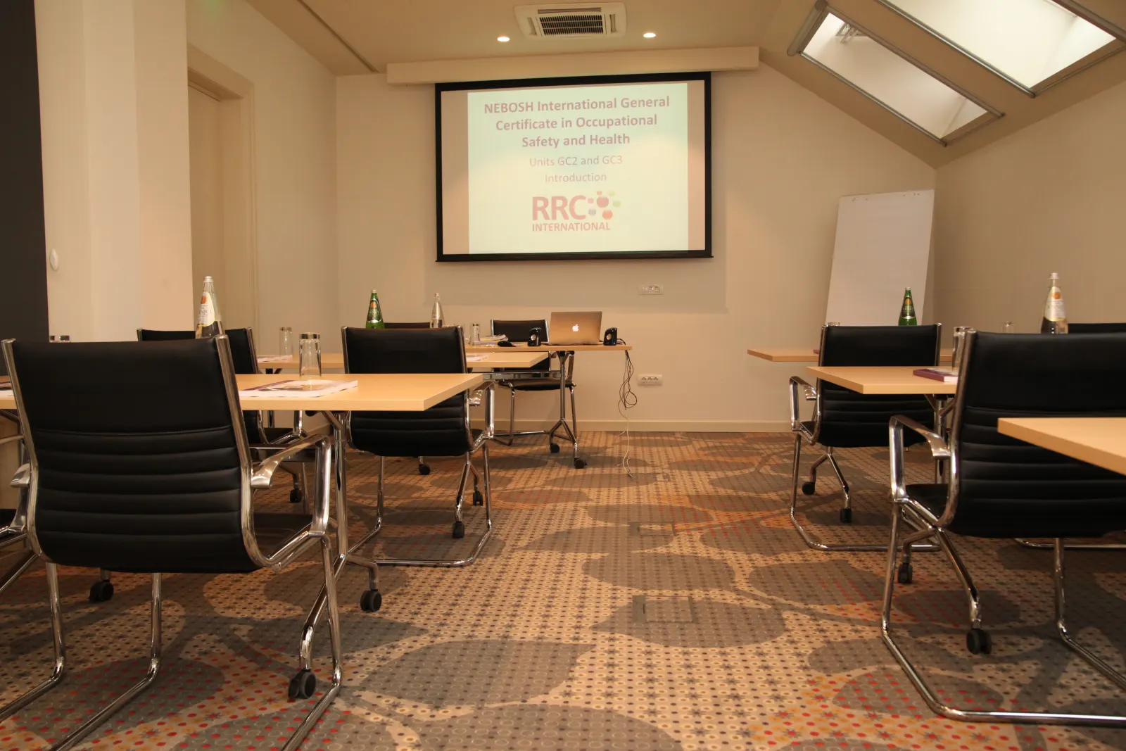 HSE Training course session and participants — photograph 15